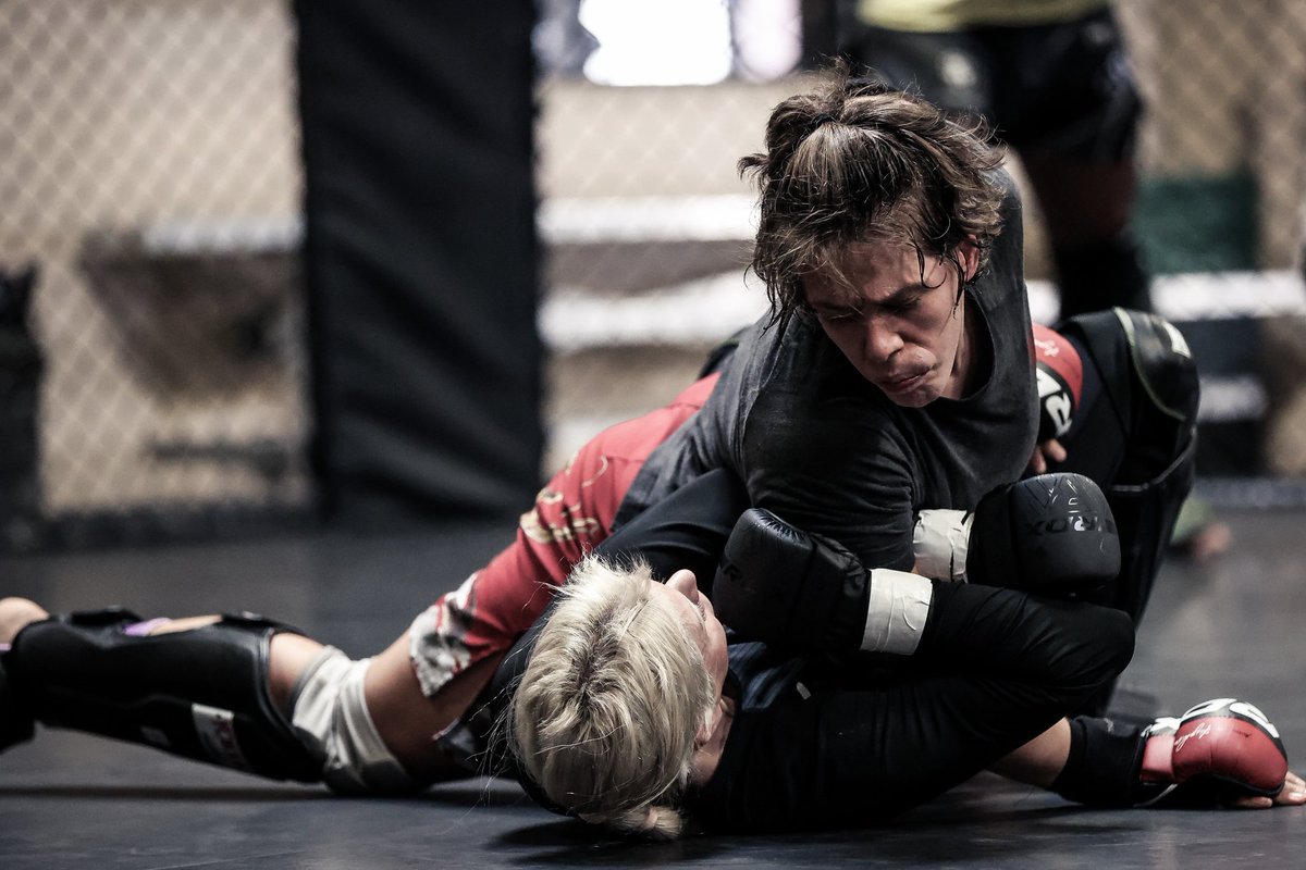 SerenaSouthpaw's tweet photo. A meathead in her natural grappling environment, top pressure strong af #mma #striking #sparring #grappling #wrestling #bjj #southpawoutlaw #reenzilla https://t.co/CLrrS1X8r9