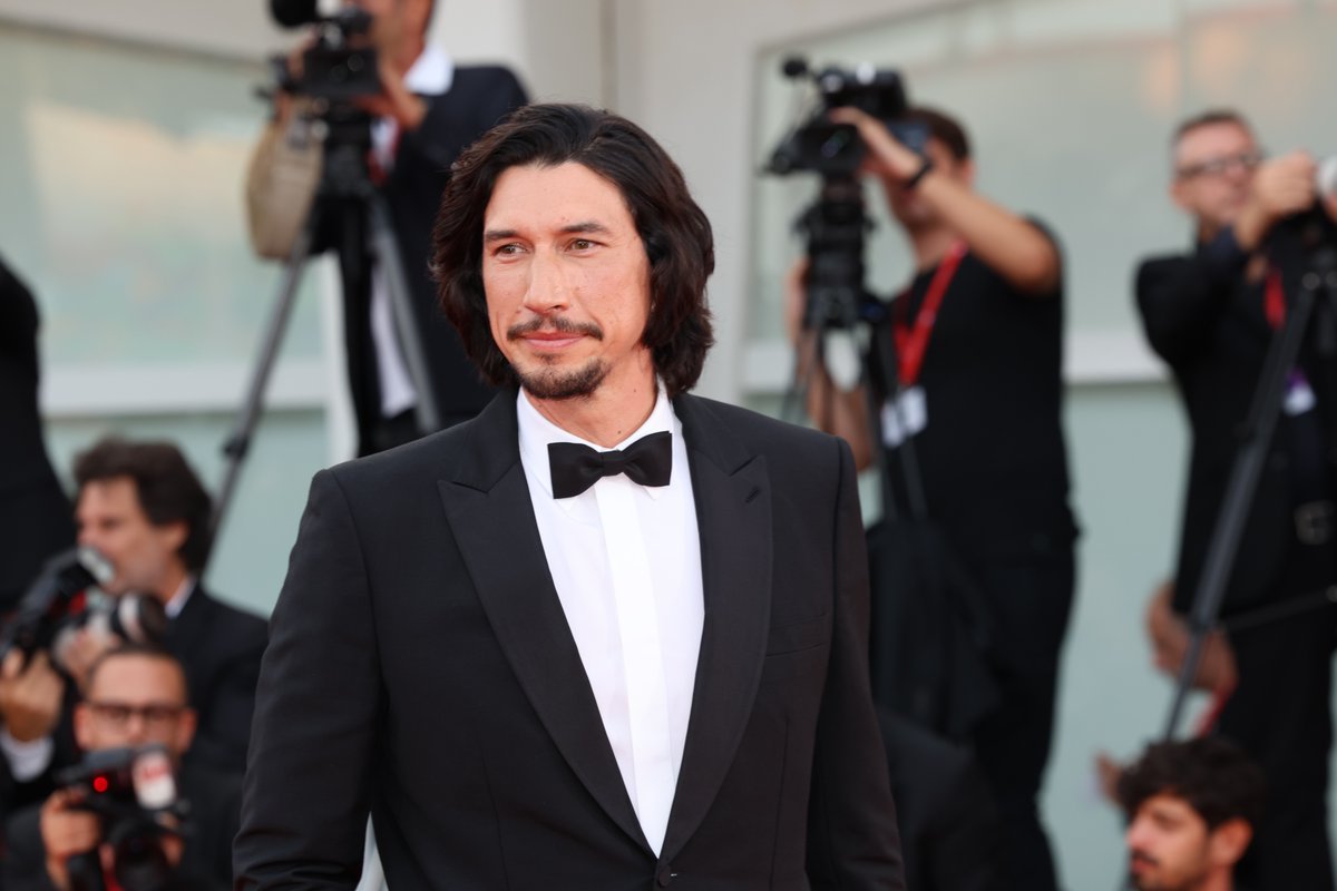 01Distribution's tweet photo. Red Carpet rosso fiammante per il film #FERRARI! Insieme al regista #MichaelMann i protagonisti #AdamDriver, #PatrickDempsey e #DanielaPiperno. 
In concorso a #Venezia80 e prossimamente al cinema. https://t.co/NPeCffYvI3