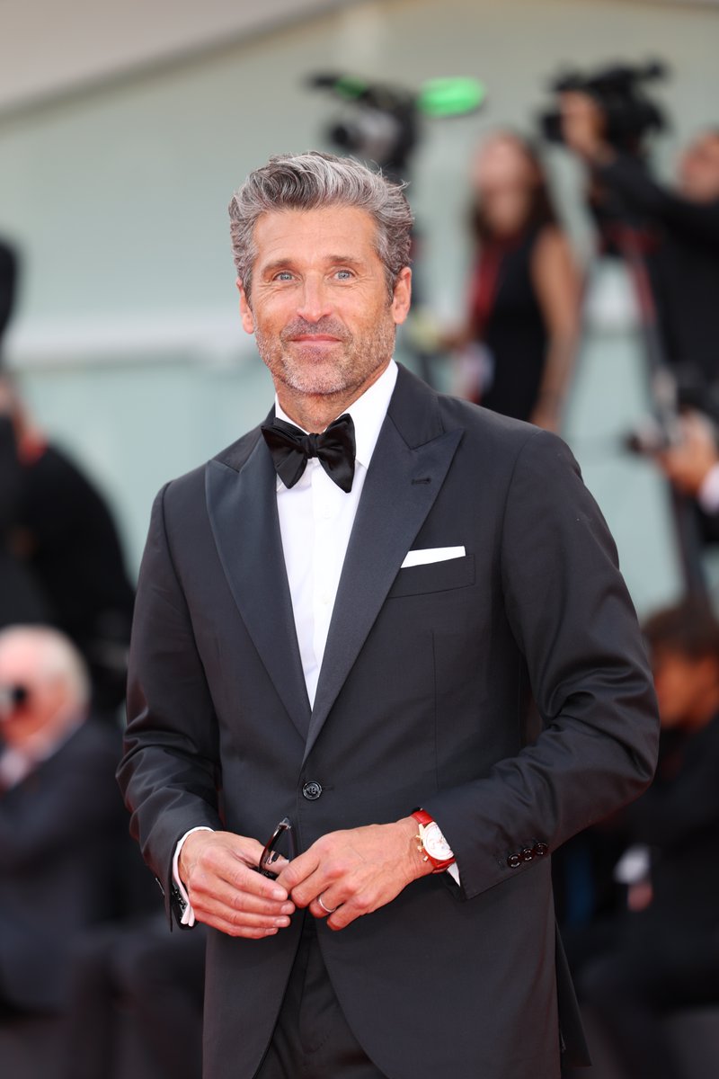 01Distribution's tweet photo. Red Carpet rosso fiammante per il film #FERRARI! Insieme al regista #MichaelMann i protagonisti #AdamDriver, #PatrickDempsey e #DanielaPiperno. 
In concorso a #Venezia80 e prossimamente al cinema. https://t.co/NPeCffYvI3