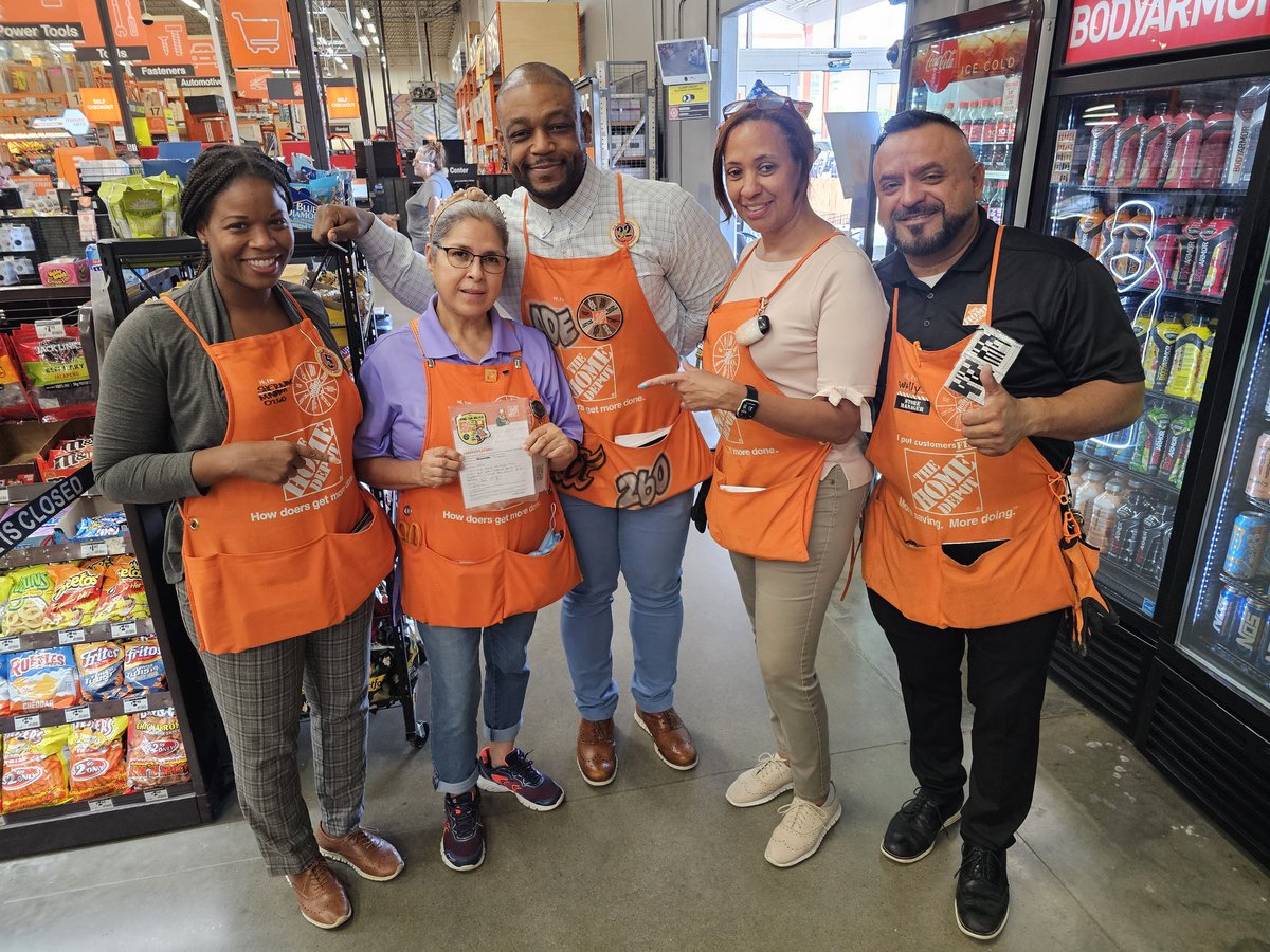 Congrats to our cashier Rosario for another great recovery.  Always asking for receipts. And achieving  the Diamond 💎  milestone.   <a href="/Alma_OrtaTHD/">Alma Orta</a> <a href="/GreggO6512/">Ortiz</a> @Shernae_L <a href="/Ade_THD/">Ade O</a>