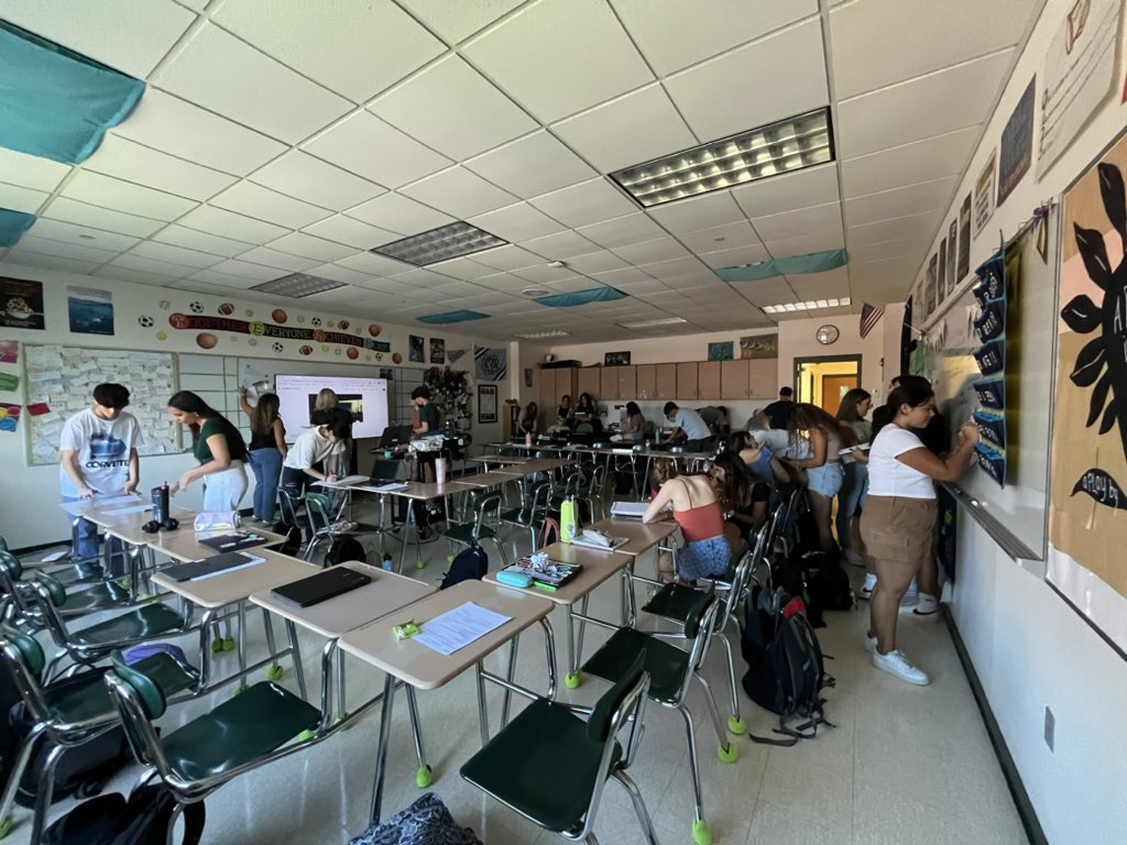 We are UP AND ABOUT analyzing for complexity on day 2 of AP Literature here in C28 #grinddontstop #gallerywalk #litisLIT