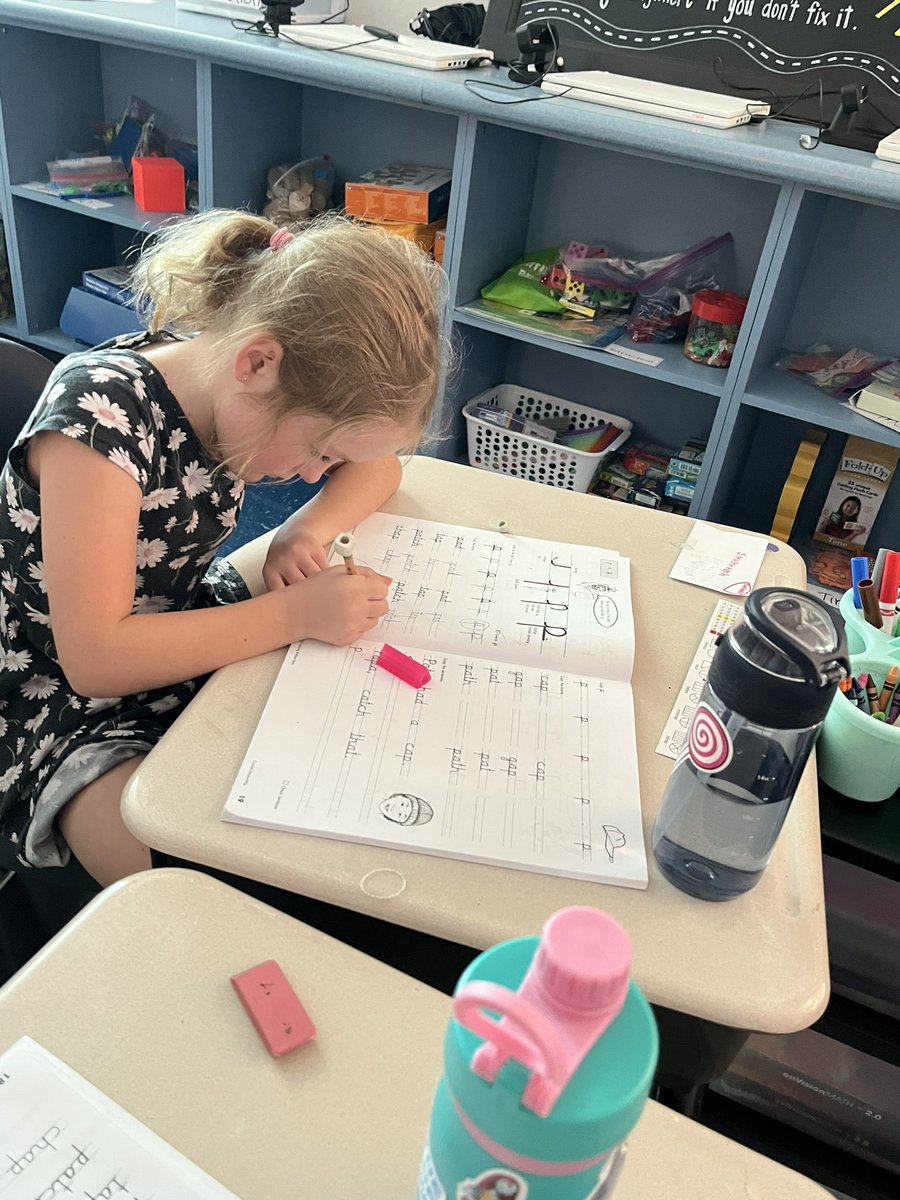 Medlin_3rdGrade's tweet photo. Reviving the lost art of cursive! #FSHE https://t.co/JdJHQpKrXN