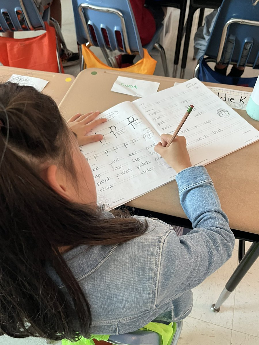 Medlin_3rdGrade's tweet photo. Reviving the lost art of cursive! #FSHE https://t.co/JdJHQpKrXN