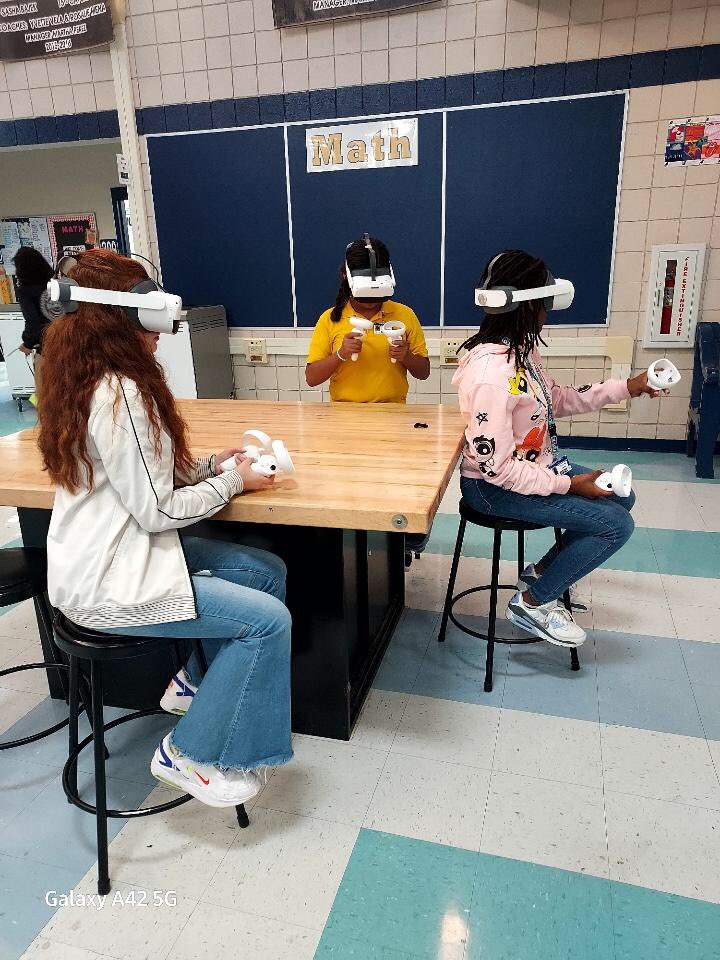 RobRobledoEHS's tweet image. Participation in #Prisms @YsletaISD! Integration of Virtual Reality in 7th Grade Math @EastwoodKnolls. 

A Design Mindset for Adaptive Thinking Makes Learning Future Focused. 💛💙🔥🐉

Pretty Cool Environment. 

Happy to See #THEDISTRICT Taking Advantage of these Opportunities!