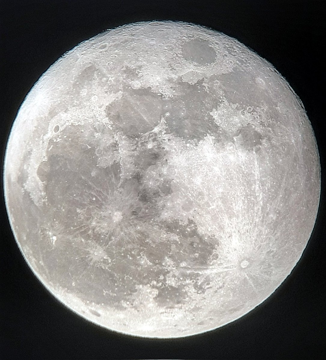 amitgujjewar's tweet photo. Tonight's moon @MoonHourSocial
#fullmoon #Astrophotography https://t.co/VdVwlRvSvc