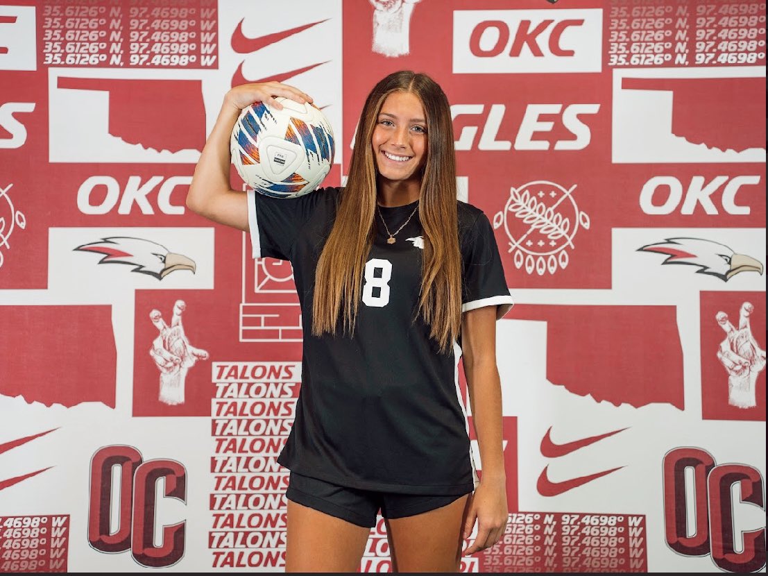 Makalajohnson_'s tweet photo. Loved my visit with @OCWsoc_Eagles !! Thank you to the amazing coaches for making this possible!! #talonsup https://t.co/nOgcB7O08P