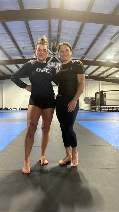 It&rsquo;s hot in Houston @LaurenMurphyMMA https://t.co/FK5NzyPnUj<a class="tags" target="_blank" title="On Twitter" href="/?out=eyJ0eXAiOiJKV1QiLCJhbGciOiJIUzUxMiJ9.eyJpYXQiOjE3MjA5MTUyNjAsImlzcyI6InR3cG9ybnN0YXJzLmNvbSIsIm5iZiI6MTcyMDkxNTI2MCwiZXhwIjoxNzUyNDUxMjYwLCJyZWRpcmVjdF91cmwiOiJodHRwczovL3R3aXR0ZXIuY29tL0xhdXJlbk11cnBoeU1NQSJ9.FCOezU7Xb_FyV32tbovecBdDdKkiTdEBvT6z2Pncsthljr31oRhXa03ZIGNStmGGVL6NGXg8wRPk28c-0DEzIw">@LaurenMurphyMMA</a><a href="/tag/andnew"class="tags"><span>#andnew</span></a>