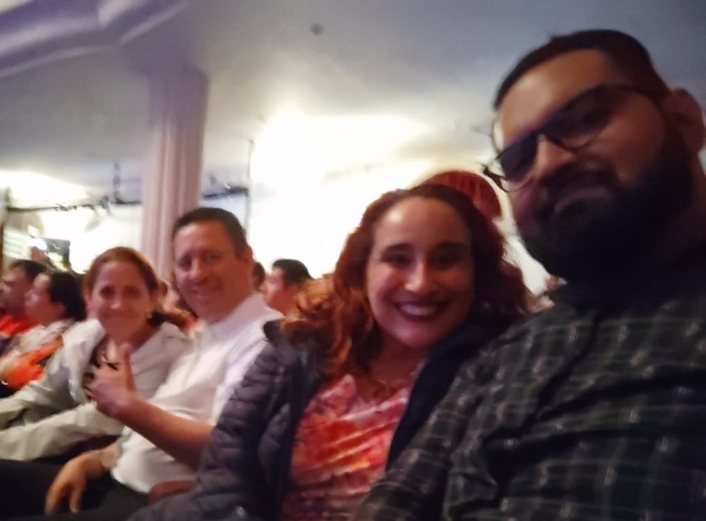 JAntonioSolisC's tweet photo. El día de ayer acudimos a la conferencia de @Dr_CesarLozano apoyando a la causa del @ceid_ac que dirije @abrilmeraz17 además de disfrutar un momento de un par de canciones en la voz de @aemeraz un evento 100% altruista donde también apoyamos a un pequeño que lo necesita https://t.co/4ldG23WWme