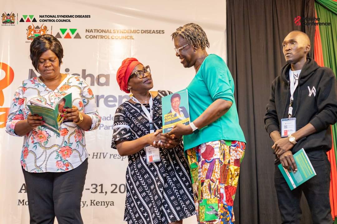 Achievement well deserved. Madam Dorothy Onyango, you deserve it for being a community champion. The kind of people we need in the society. #MaishaConference2023 
#Totalmarketapproach
@nsdcc_kenya 
@ahfkenya 
@AYARHEP_KENYA 
@wofakkenya 
@maisha_youth1