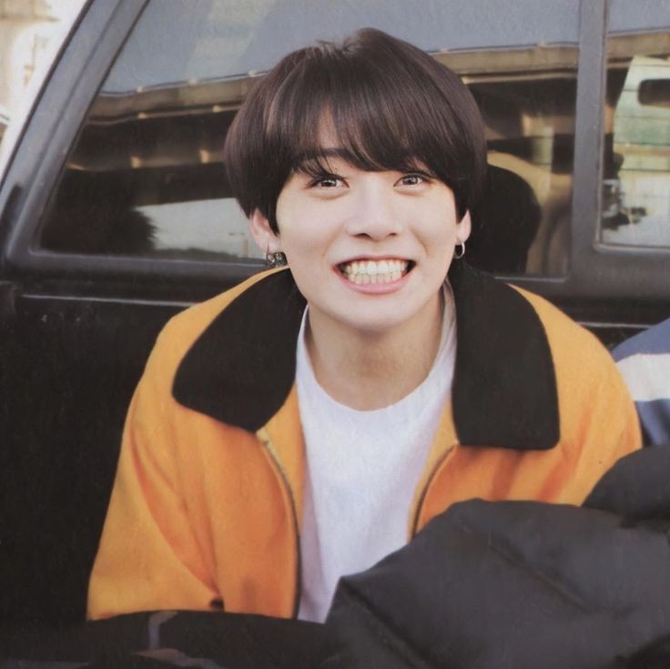 mrs_agxstd's tweet photo. Happy Birthday Jungkookie!!! I still think he is 23 from the last 4 years- Please in place of ageing, he is becoming younger TT 
#happyjungkookieday #HappyBirthdayJungkook #JUNGKOOK #HappyJungkookDay #JungkookDay #JungkookBirthday https://t.co/GhdeAdZDiP