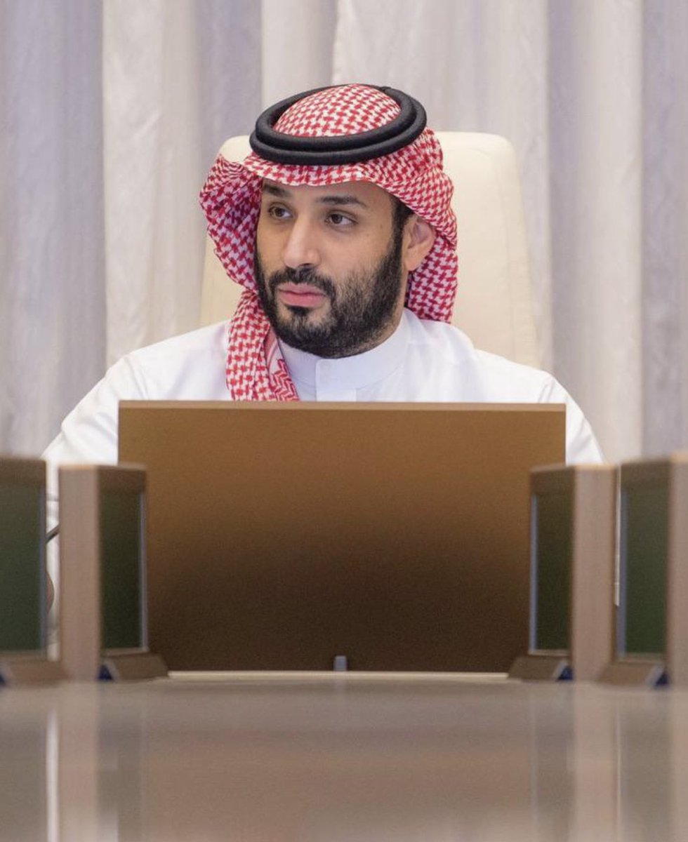 ضلعٍ  يذري  كل  مبلي  وملحوق 
… صلدٍ عليه احلام الاعدا تشوّه

تقول كنّه من سنا المجد مخلوق
… متجذر  التاريخ  ما هوب  توّه

 #ميلاد_ولي_العهد_38