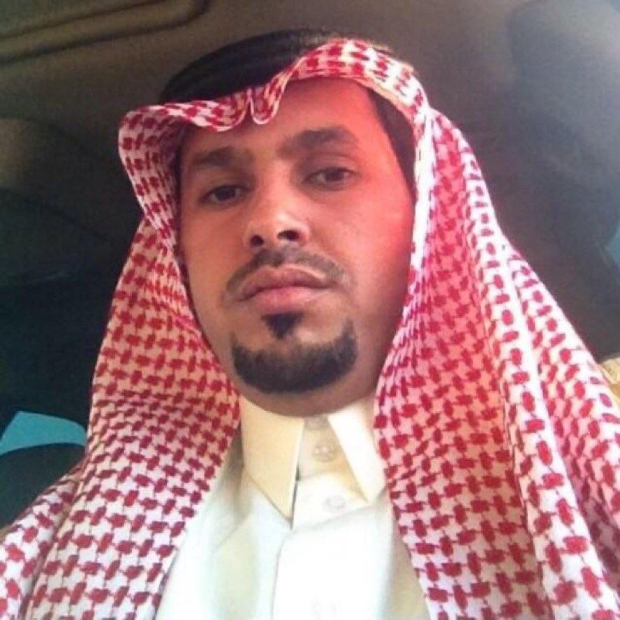 قصيدة الشاعر/خالد محمد سودان الزبني

ونعم بالزبني   عريب   الجدودي

الطيب  اللي له  مواقف  جميله 

معرب   الجدين   وصله   عتيبي 
موثق    الجينات  دم   وفصيله 

يشهد له  التاريخ  مؤرخ   وراوي
والعلم  واضح  مايبي  له   دليله

وشهد شهادة حق ماني  كذوبي
ان الزبون اهل  الخيول الاصيله