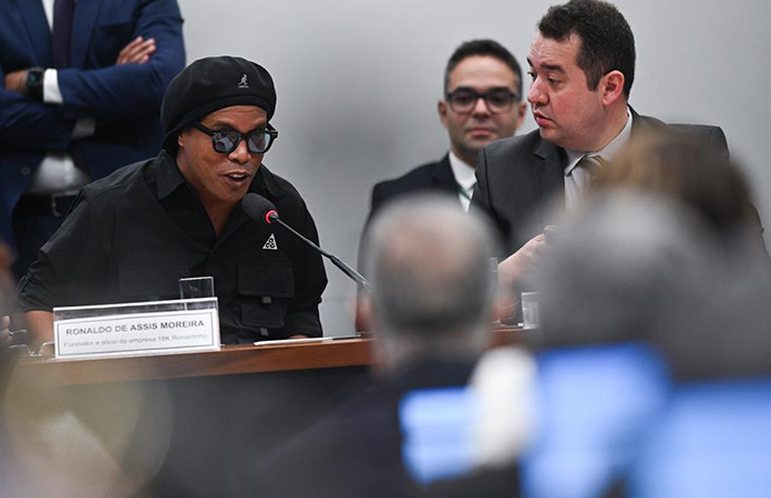 Ronaldinho alega ante el Congreso brasileño que su nombre fue usado indebidamente en una estafa

pulsoslp.com.mx/meta/ronaldinh…