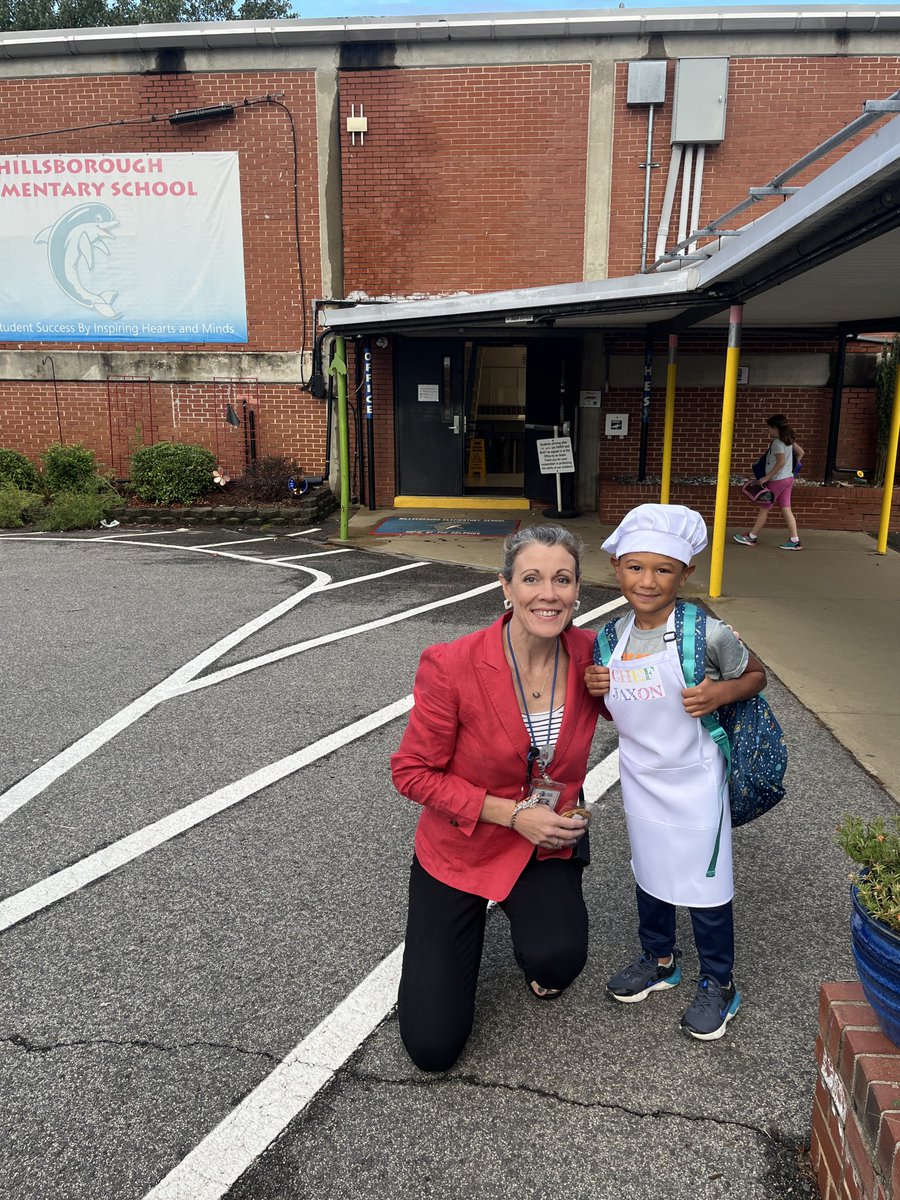HESSPLASH's tweet image. Read-a-Thon Spirit Week is still going strong with Connect with your class day and Connect with Your Future Day! Keep reading, Dolphins! #readreadread