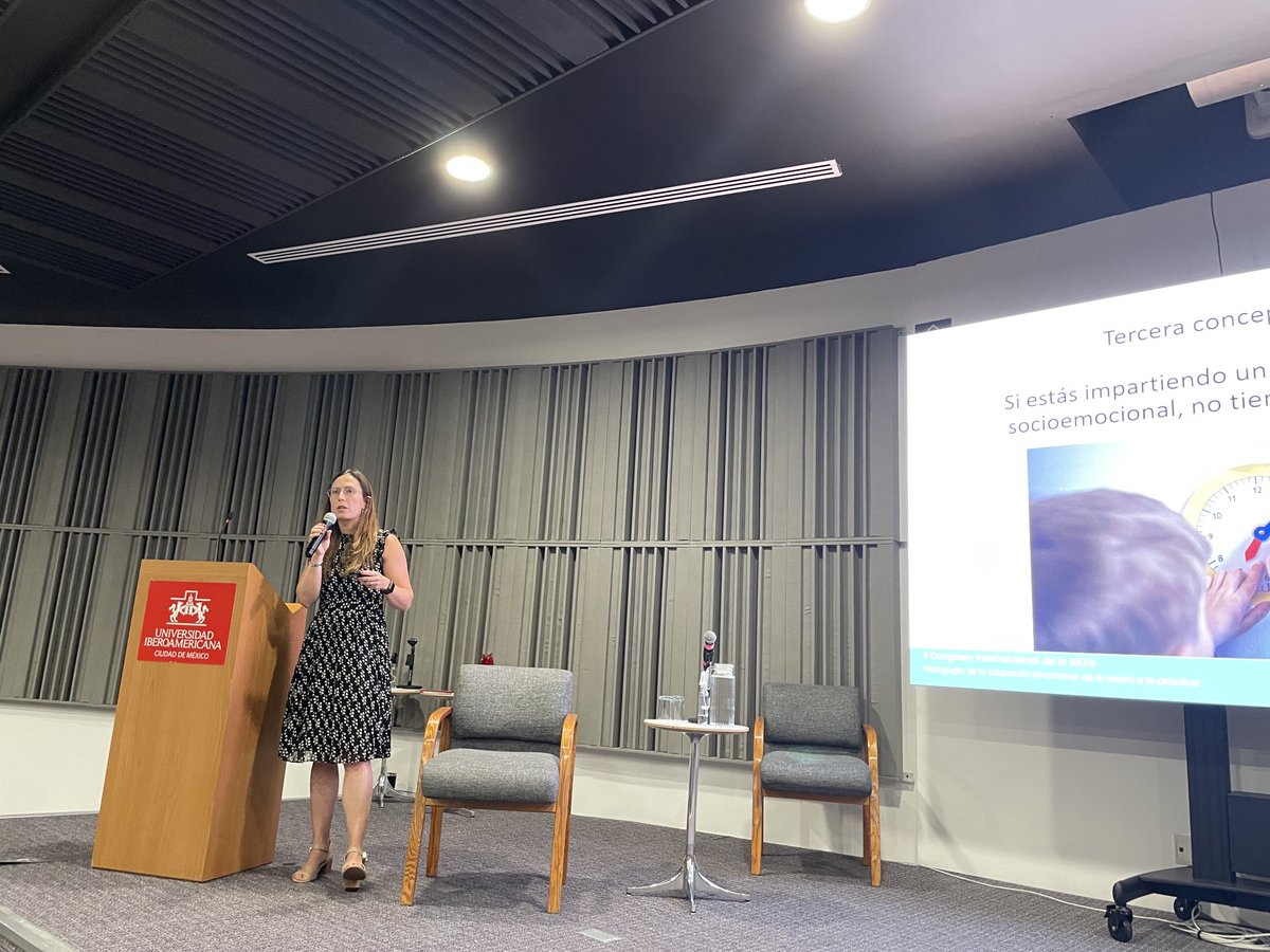 cimenna's tweet photo. @loreamart��� en el #IICongresoRIEEB de la @RIEEB_ @IBERO_mx #HEARTinMind https://t.co/gIRen0kane