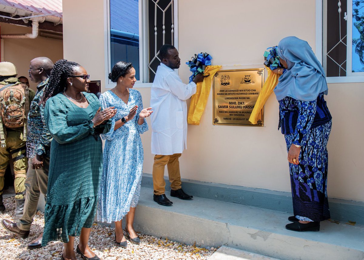 Ending August strong as we officially launched m-mama Zanzibar. Ahsante @SuluhuSamia for leading the charge on maternal health initiatives like m-mama, resulting in a remarkable 38% reduction in mortality rates in Tanzania. #ConnectingForGood #HealthcareHeroes @vodacomtzfound