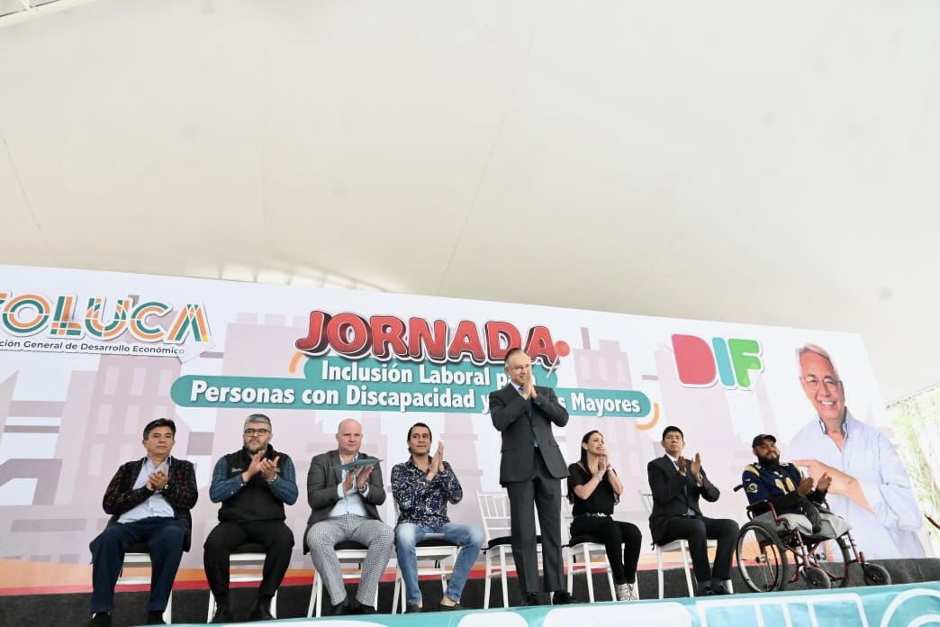 RayMartinezZen's tweet photo. Brindar espacios de inclusión es construir un camino hacia el crecimiento y la superación personal. 

Hoy llevamos a cabo nuestra Jornada de Inclusión Laboral para Personas con Discapacidad y Adultos Mayores. 👴🏽👵🏽👩🏽‍🦽

Cada esfuerzo se traduce en una #TolucaLlenaDeVida. 🤝🏻 https://t.co/a7aDC9ZJI2