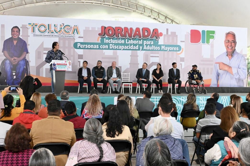 RayMartinezZen's tweet photo. Brindar espacios de inclusión es construir un camino hacia el crecimiento y la superación personal. 

Hoy llevamos a cabo nuestra Jornada de Inclusión Laboral para Personas con Discapacidad y Adultos Mayores. 👴🏽👵🏽👩🏽‍🦽

Cada esfuerzo se traduce en una #TolucaLlenaDeVida. 🤝🏻 https://t.co/a7aDC9ZJI2
