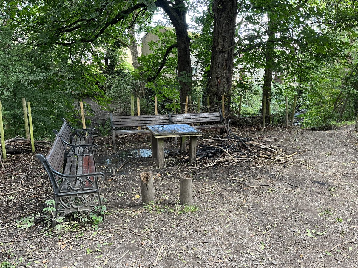 Yesterday we responded to a 🔥 in the open at the bottom of Shortbank

This was believed to have been started by teenagers

The individuals have been spoken to by local Police 

Unfortunately this is the 2nd call out of the week that we have received with matters like this!