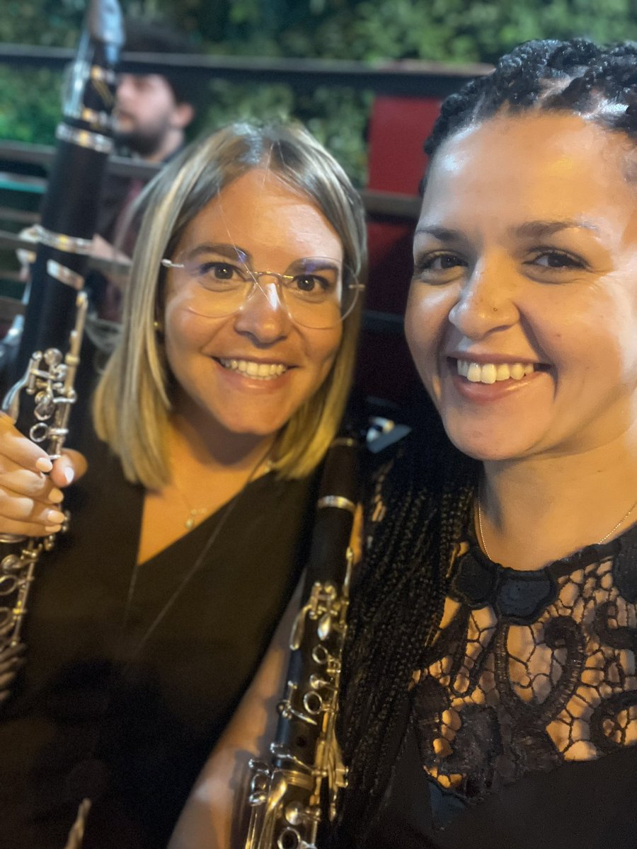 Esther_Ansaldi's tweet photo. ℒ𝒶 𝓂𝓊𝓈𝒾𝒸𝒶 𝒻𝒶𝓉𝓉𝒶 𝒸ℴ𝓁 𝒸𝓊ℴ𝓇ℯ... 😍❤️

#musician #klarinette #clarinet_the_world #clarinetto #clarinet #concert #musica #musicians #vandoren #music #musically #creative #instamusic #instamusik #ichoosevandoren #wearebuffet #vandorenreeds #vandorenmouthpieces https://t.co/q8teqPcobg