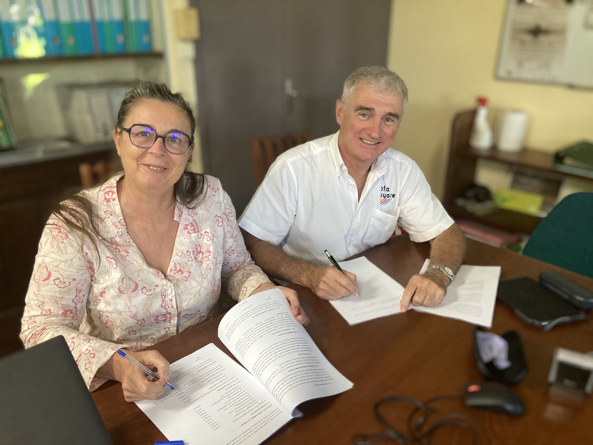 🖊️#Signature #Agriculture 
Convention signée entre l'<a href="/ONF_Officiel/">Office national des forêts</a> et l'<a href="/EpfaGuyane/">EPFA Guyane</a> pour le chantier test d’exploitation du bois (défruitement) de la zone agricole Landau à Régina. Avec Mme LATREILLE Directrice régionale de l'ONF et Mr Denis GIROU Directeur Général de l'EPFAG.