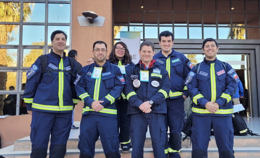 Bomba_Pr1mera's tweet photo. [SIMULACRO INTERNACIONAL] En San Juan, Argentina, hasta viernes 1/9, se desarrolla  “Ejercicio Internacional de Respuesta a los Terremotos” (IERE). Participan 21 países, entre ellos equipo ERU @bomberosdechile, y en este grupo cofrade @bomba_Pr1mera Francisco Toledo. ¡Éxito! 🇨🇱🚒 https://t.co/ejQ1m6Q8xK