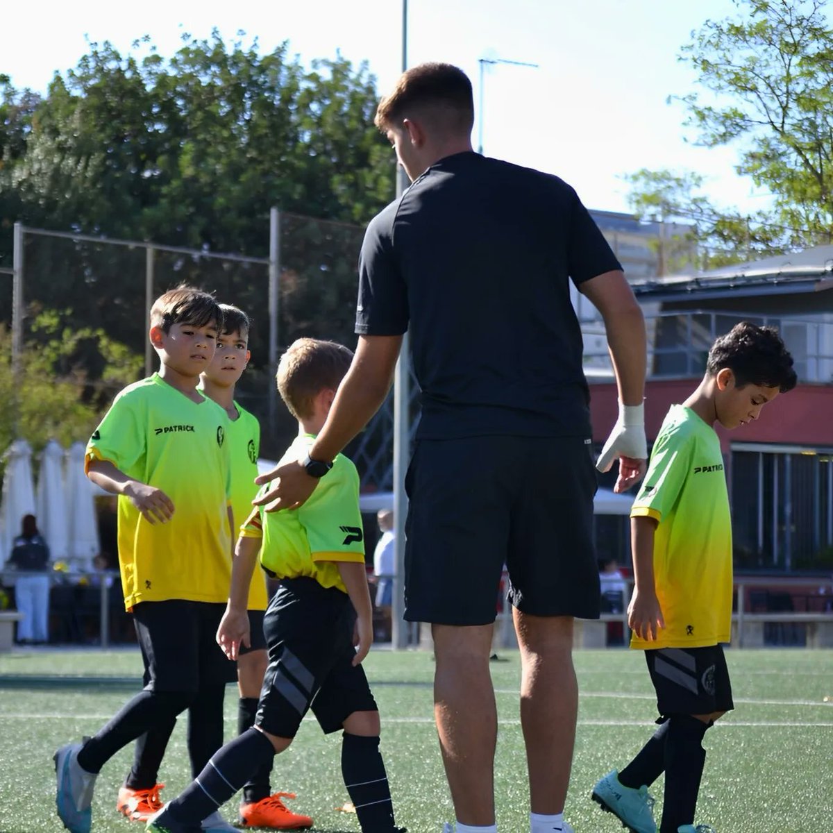 FCcanbuxeres's tweet photo. 😱💥 Jugamos contra dos pedazos de equipos ingleses en unos amistosos de infarto. 🏴󠁧󠁢󠁥󠁮󠁧󠁿⚔️🇪🇸 Tuvimos a los cracks de 
Topballerzacademy  y @MaldonTiptreeFC echando el balón a rodar en nuestra casa.
#SentimientoCanbu #JuegaVerde #FcCanBuxeres ⚽🧡💚 https://t.co/1fDoMOzKp3