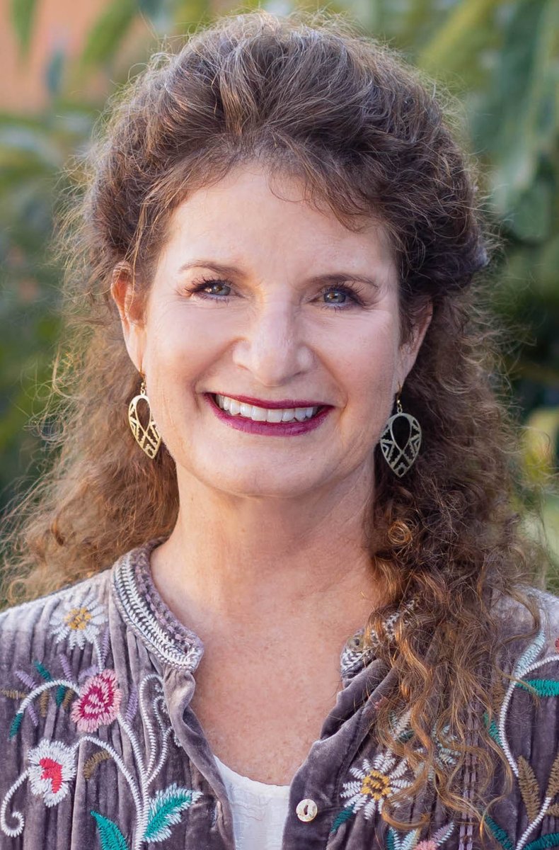 AWCSB's tweet image. Author, journalist, writing coach and AWC-SB member Andrea Weir Estrada will lead the writing workshop "From Fear to First Chapter—and Beyond" at the University Club, 1332 Santa Barbara St., beginning Sep. 7. info at ow.ly/wemn50PGBvR