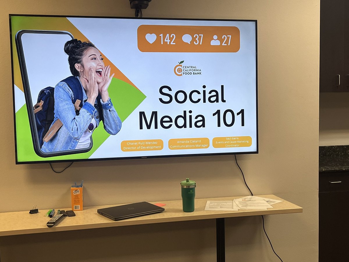 ccc_basicneeds's tweet image. A big thanks to @cencalfoodbank for providing us with social media training! 🍊