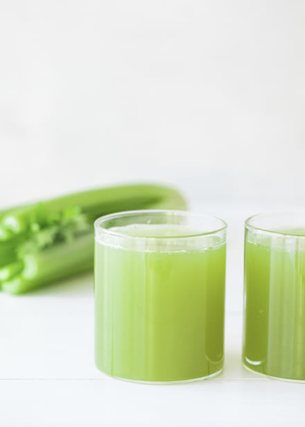 MedicalMedium's tweet image. Whether you occasionally get backed up and find it hard to have a bowel movement or you suffer with chronic constipation, celery juice is a truly incredible healing remedy that's here for you. More about how celery juice helps constipation medicalmedium.com/blog/how-celer…