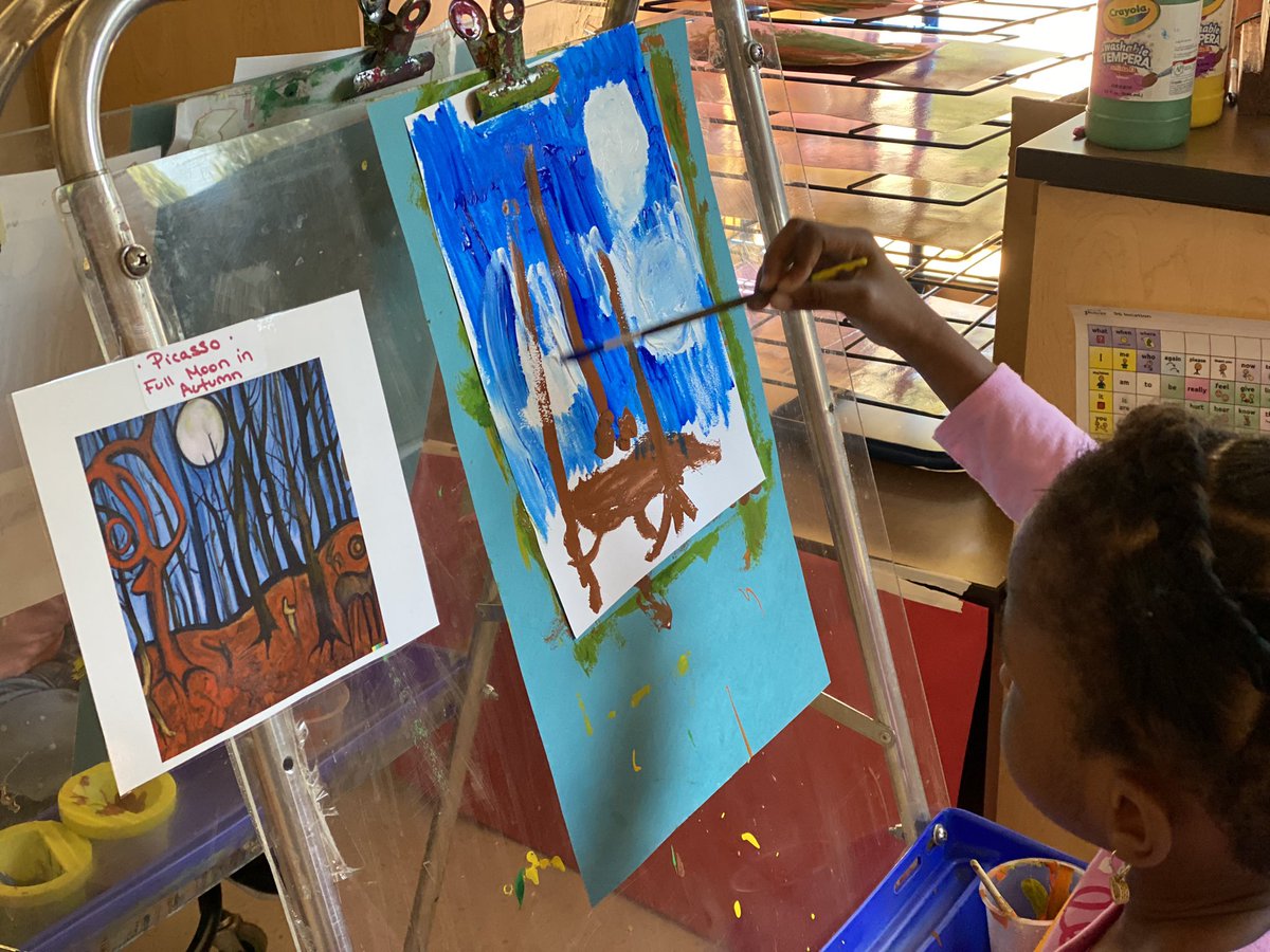 JamieKlenner's tweet photo. In the spirit of the full moon last night. We have some preschool Picasso artist painting their best “ Full Moon in Autumn”.  #empower203 https://t.co/dImIDHSwyT