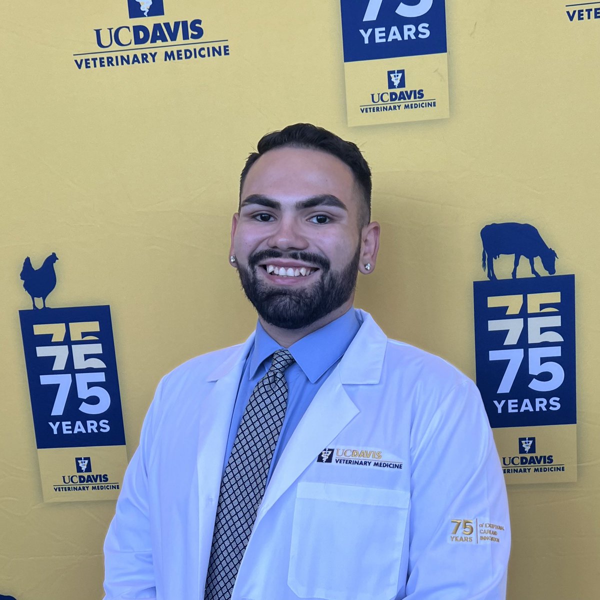 I had my White Coat ceremony for the UC Davis School of Veterinary Medicine (the best vet school in the country!) This is the beginning of my academic journey towards my Doctorate of Veterinary Medicine (DVM)! A dream 5 year old me from Santa Ana fulfilled against the odds! 🩺👨🏽‍⚕️