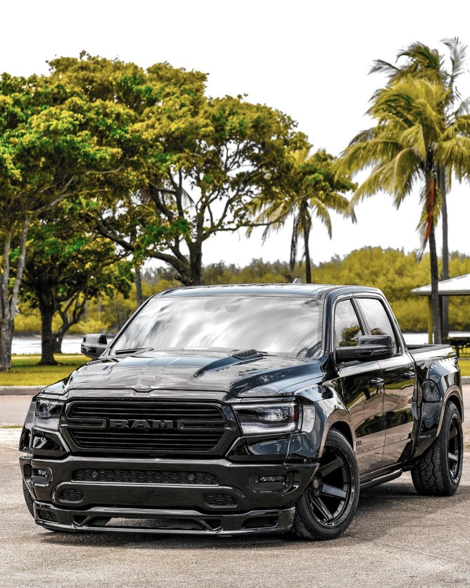 4PlayWheels's tweet photo. WIDE BODY RAM by @_clinched_ OMG yes please. Hopefully we'll see more of this project by @havana_midnight featuring   our 4P63's &amp; the Clinched wide body kit! 

#4playwheels #ram #ram1500 #4p63 https://t.co/3dtRu3GvqW
