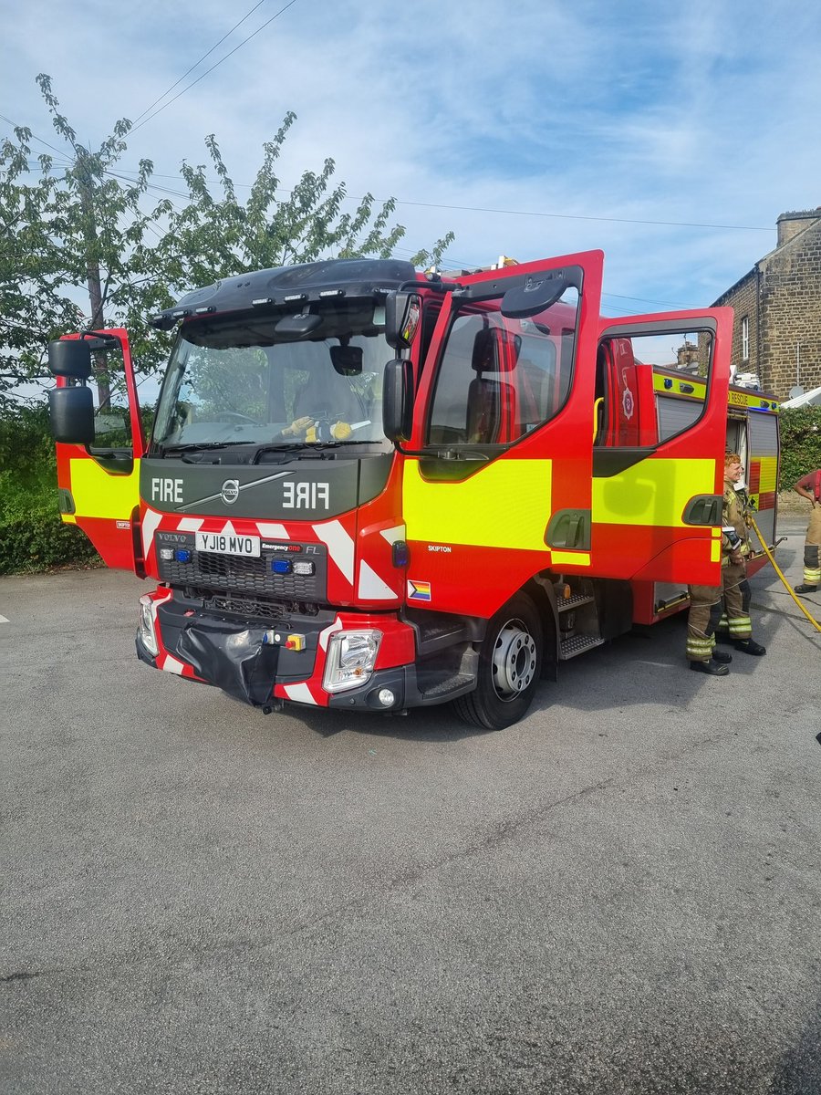 This morning we recieved a call out for both of the Skipton appliances to reports of a Tumble Dryer Fire. 
🔥🚒
We always recommend that you never leave tumble dryers and washing machines unattended or on through the night
Click below to book a visit ⬇️

northyorksfire.gov.uk/your-safety/bo…