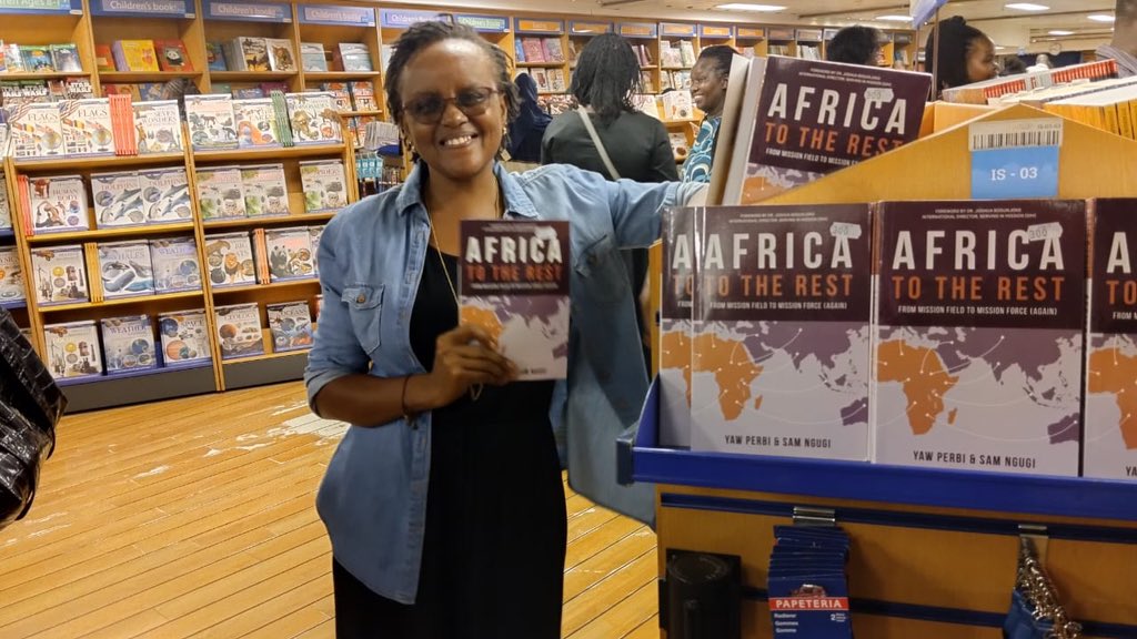 africatotherest's tweet photo. Africa to the Rest(A2R) in the Logos Hope Library!💃🏽💃🏽💃🏽

#Africatotherest
#LogosHope
#GrabUrCopy https://t.co/JvgfGwS7l2