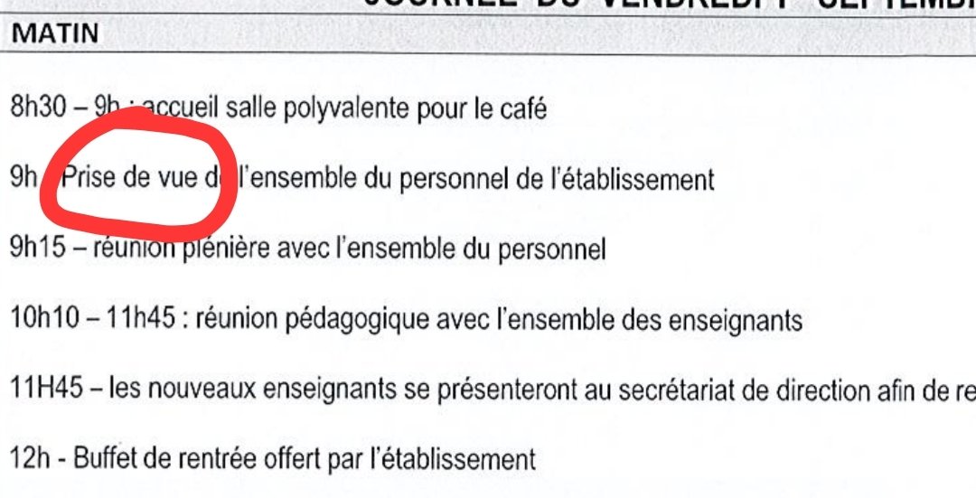 Bousti_'s tweet photo. Y'a des bahuts qui font des photos le jour de la rentrée. Ici, apparemment, on fait des prises de vues.

Des prises de vues.
PRISE DE VUE
Wesh !

#Rentrée #TZR #VisMaVieDeTZR https://t.co/mD8LwGUKj2