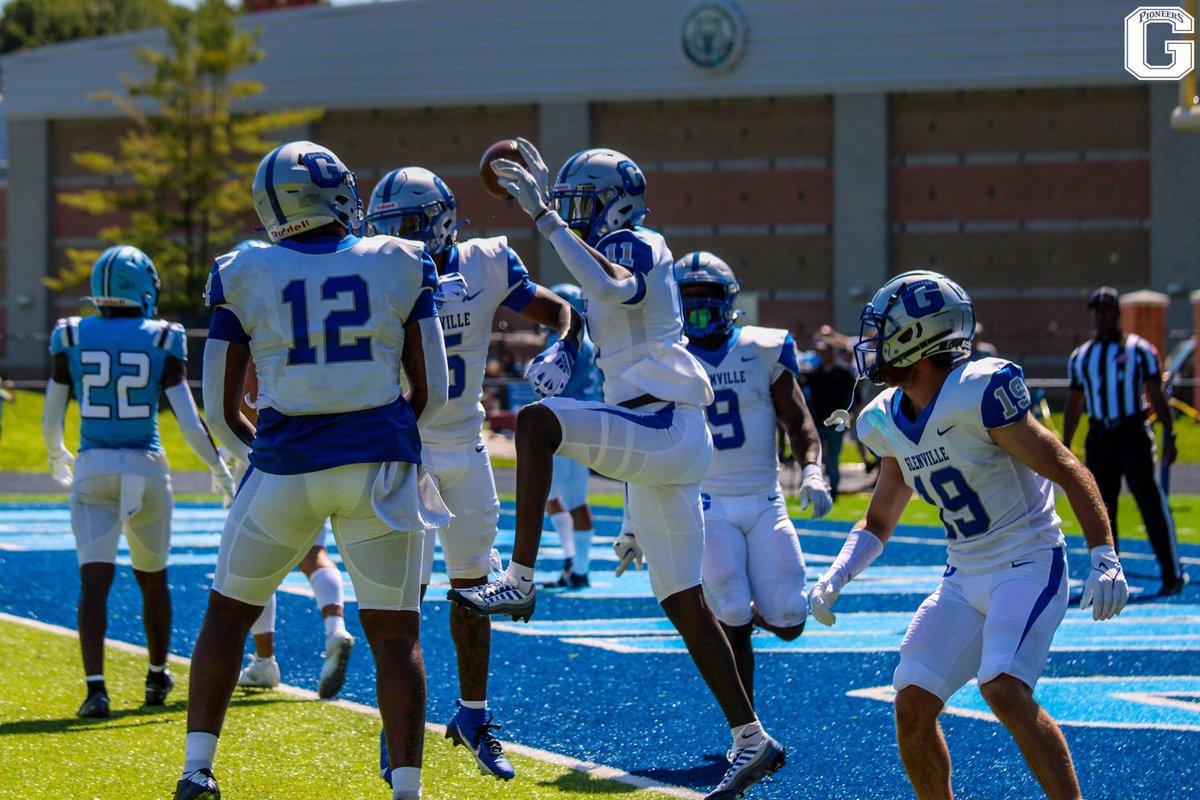 GlenvilleStFB's tweet photo. Party in the endzone 🕺

GSU 20 | NU 2

#GoPioneers | #GSUvsNU https://t.co/iYj3f1t8Xu
