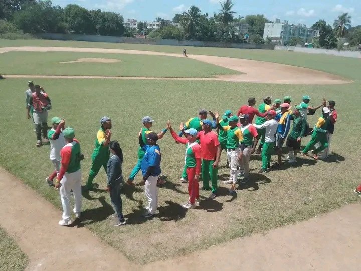 Odalis_BatistaP's tweet photo. #Amancio Campeón Provincial en la liga #Azucarera. Felicidades!!! Saludando el Aniversario30 de la creación de las #UBPC. @UlisesGuilarte @CubaCentral @Wi https://t.co/VEOgD8ICy5