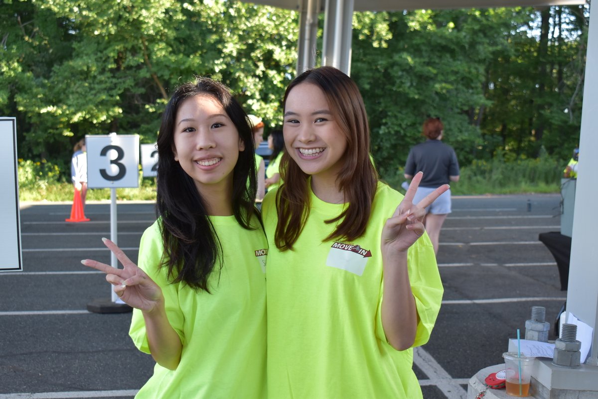 UMassAmherst's tweet image. Today #UMassAmherst welcomed new faces to campus. Our first-year students have had an eventful day! Here are some highlights of the #Classof2027 getting settled in.

#BeRevolutionary
#UMass
#CollegeMoveIn