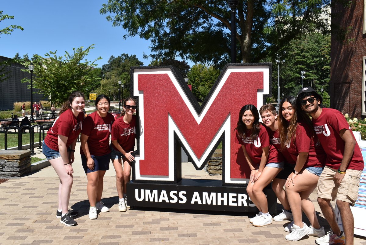 UMassAmherst's tweet image. Today #UMassAmherst welcomed new faces to campus. Our first-year students have had an eventful day! Here are some highlights of the #Classof2027 getting settled in.

#BeRevolutionary
#UMass
#CollegeMoveIn