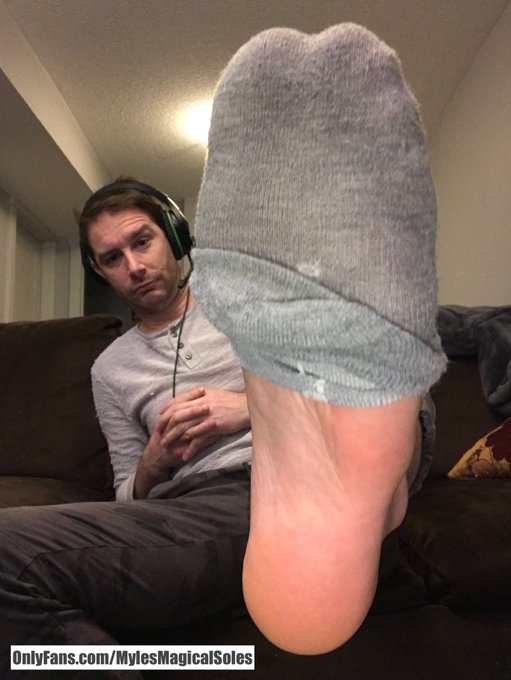 If your gonna be my interactive foot rest we outta do it right! Lick the rest off. https://t.co/g0gu