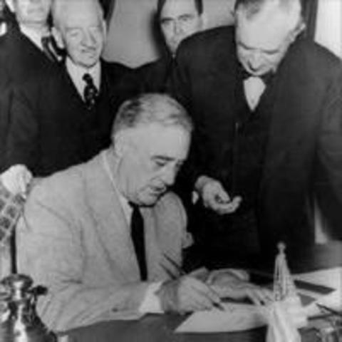 TammiMinoski's tweet photo. #OTD 1935: President Franklin D. Roosevelt signed the first #NeutralityAct which prohibited the export of arms and ammunition to foreign nations at war, expressly naming Ethiopia and Italy. https://t.co/IAygZNyK6j… #USHistory #MilitaryHistory https://t.co/LoV4F57BY7