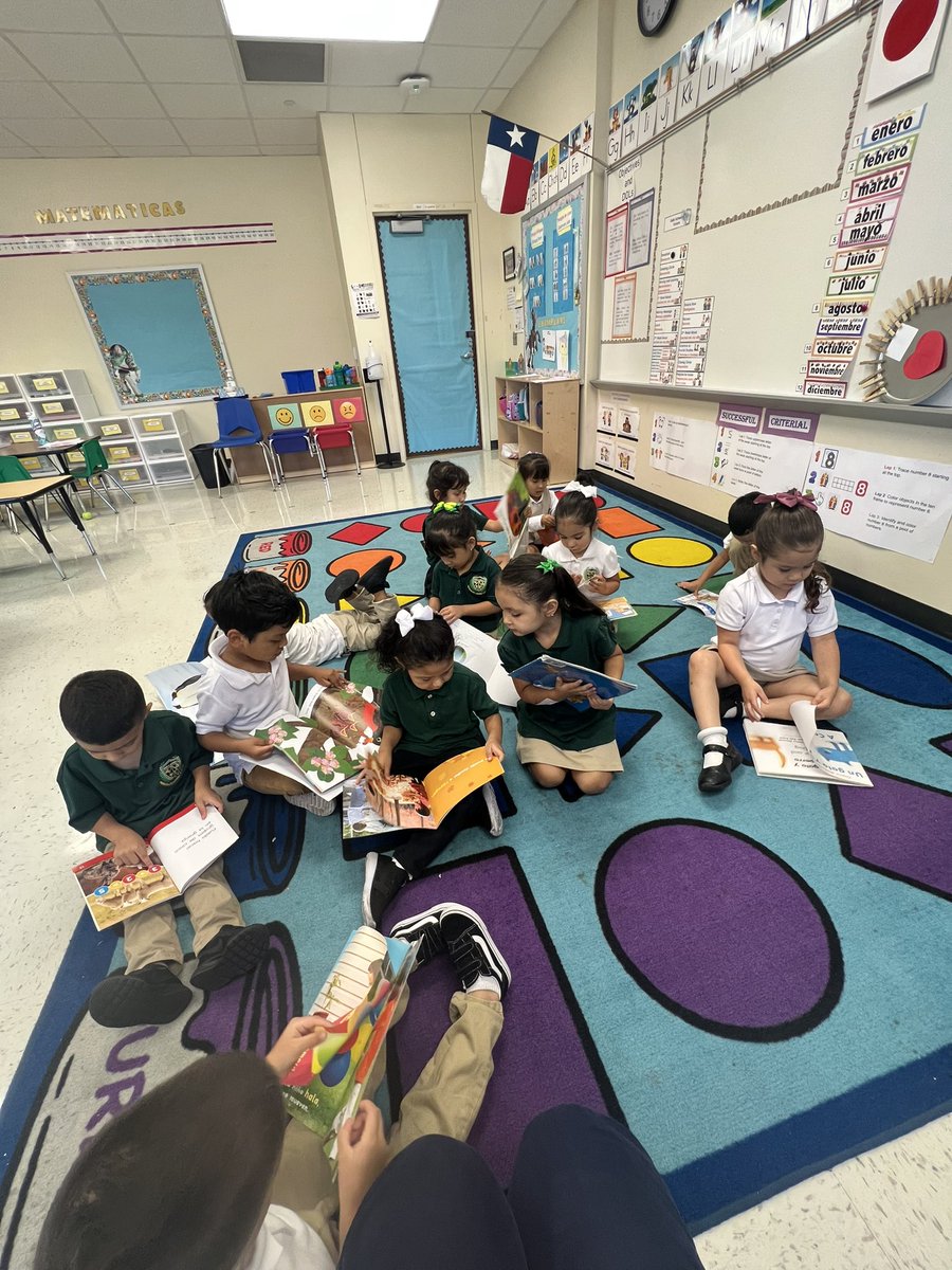 CrisApplewhite's tweet photo. Wonderful two weeks at school!!
@MariaRossAP
@HBGonzalezPLA 
@Principal_JP 
#united2learn https://t.co/drxdcioPu0
