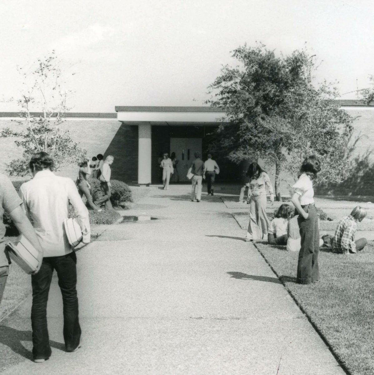 AlvinCollege's tweet photo. We are celebrating the 75th Anniversary of Alvin Community College this year! Take a look at our #throwbackthursday of students on campus many years ago. Can you guess where these photos were taken? 🤔
#LookingBackMovingForward #75thAnniversary #AlvinTx https://t.co/Isp29MDQ3z
