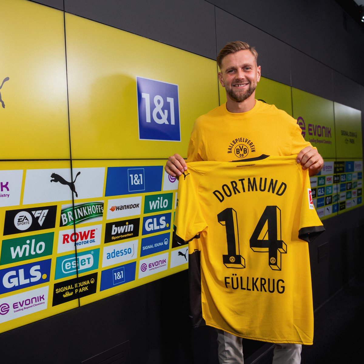 BVB's tweet photo. ⬛️1️⃣4️⃣🟨 https://t.co/zMiR1pDP9i