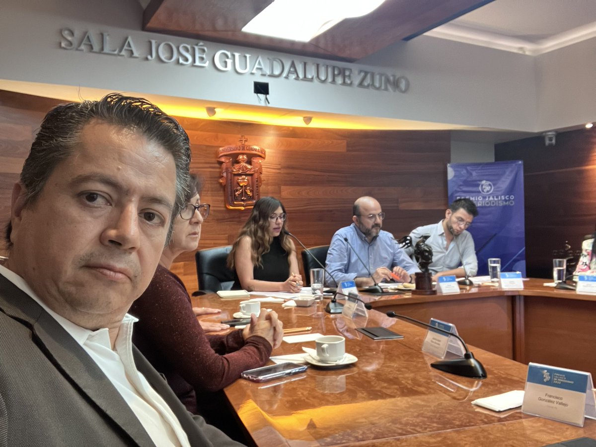 Paco_Vallejo's tweet photo. Sigue en vivo la rueda de prensa del Premio Jalisco de Periodismo https://t.co/o3oTxmFx1N https://t.co/EbQylcaanz