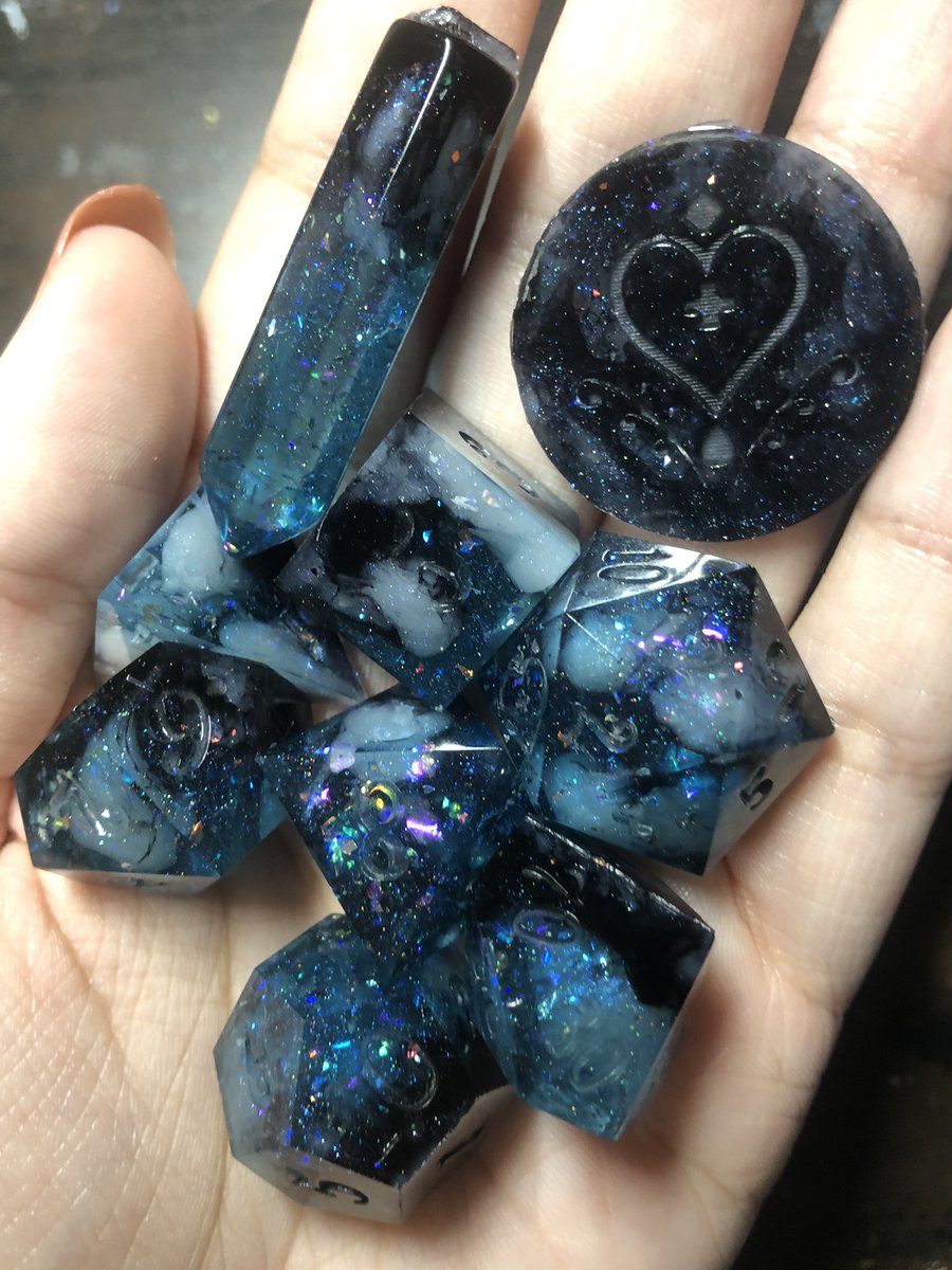 HealersHug's tweet image. Was going for an Astral Sea type vibe with this set. I personally think there’s too much glitter and the blue is not the shade I was going for but it is quite pretty. 
#handmadedice #dice #dnd #dungeonsanddragons #ttrpg