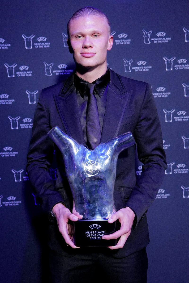 ErlingHaaland's tweet image. A very, very proud moment for me 💙 THANK YOU! 🏆 @UEFA @ChampionsLeague #UEFAawards