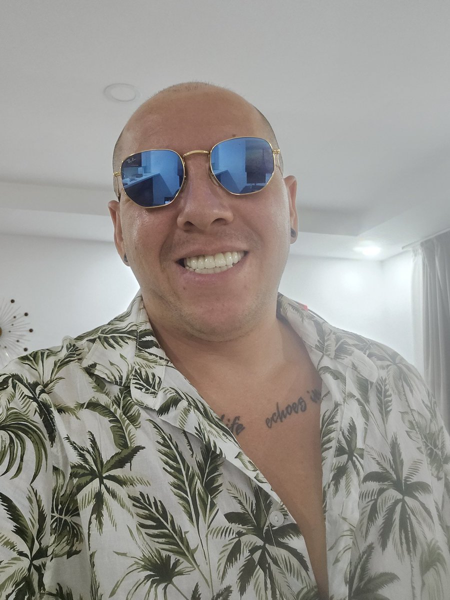 Im sexy and i know it. 🙃