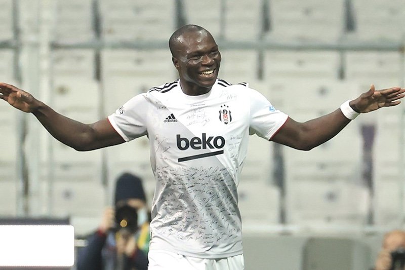 Devreikinci's tweet photo. Aboubakar... Bu adam bir başka. Beşiktaş'a da yakışıyor💓
#aboubakar #Beşiktaş https://t.co/7agFidZ9oM